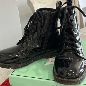 Big girl, black shiny boots, size 3